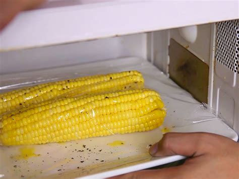 3 Ways to Microwave Corn on the Cob - wikiHow