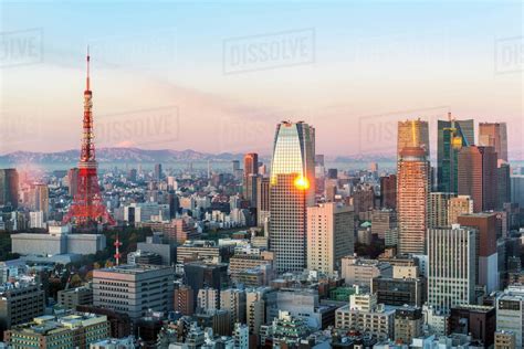 Elevated evening view of the city skyline and iconic Tokyo Tower, Tokyo ...