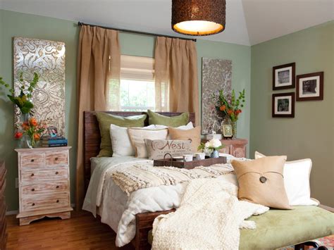 10 Beautiful Master Bedrooms with Green Walls