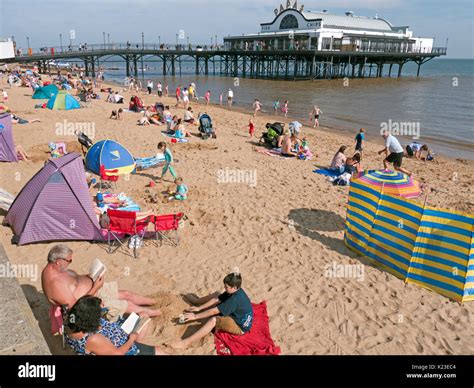 Holidaymakers sunbathing on cleethorpes beach, cleethorpes pier in ...