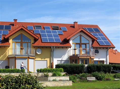 Home with Solar Panels – HomesFeed