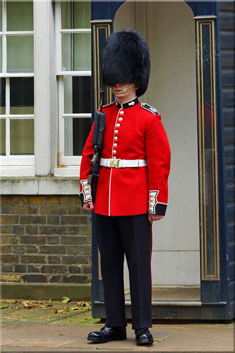 Pin von MM auf Grenadier Guards | Britische armee, Männer in uniform, Armee