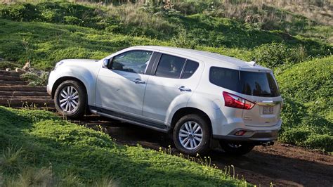 2017 Isuzu MU-X off-road review | Drive