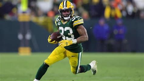 Packers' Aaron Jones evolves as a leader, receiver as Green Bay enters ...