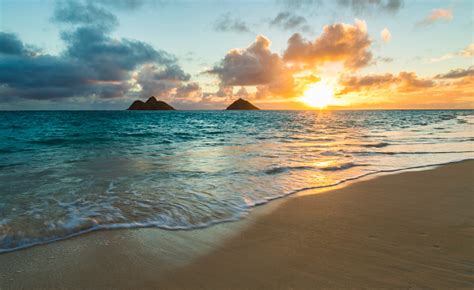 Lanikai Beach Sunrise Stock Photo - Download Image Now - Lanikai Beach ...