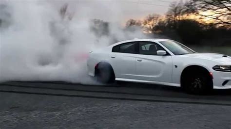 Hellcat Charger burnout - YouTube