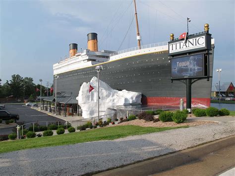 Handed Edition: Titanic Exhibit Chicago