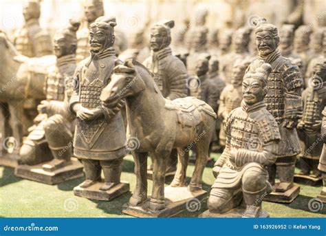 Terracotta Warriors, Emperor Qin Shihuang, Ancient Statues, Generals ...