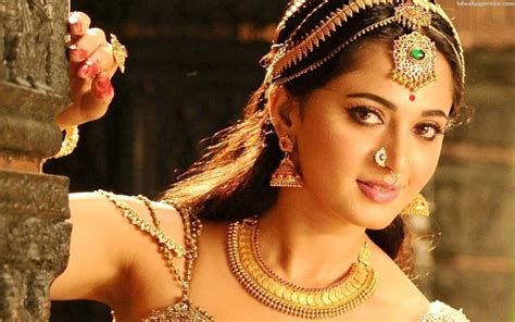 Bahubali Wallpapers - Anushka Entry In Bahubali 2 - 1366x768 Wallpaper ...