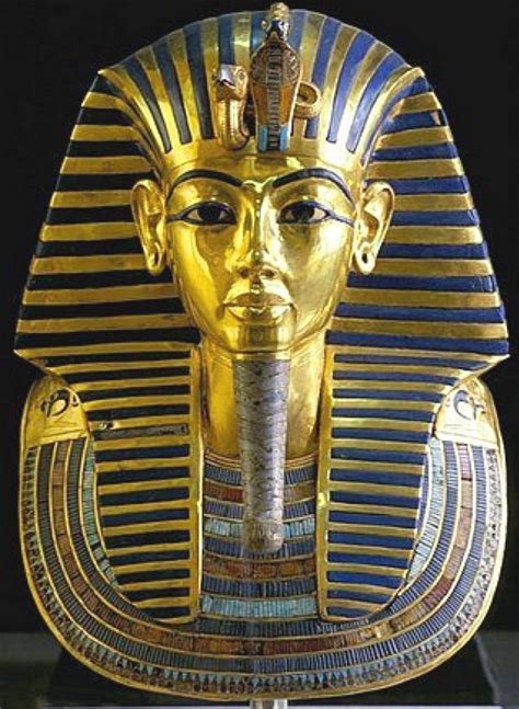 The Gold mask of Tutankhamun c. 1330 BC., Egyptian Museum, Cairo Egypt ...