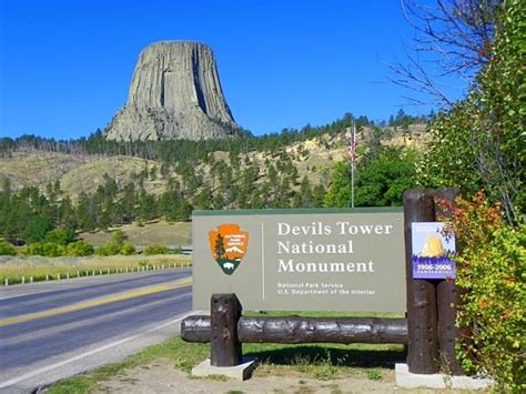 Devils Tower National Monument | natural monument, national park ...