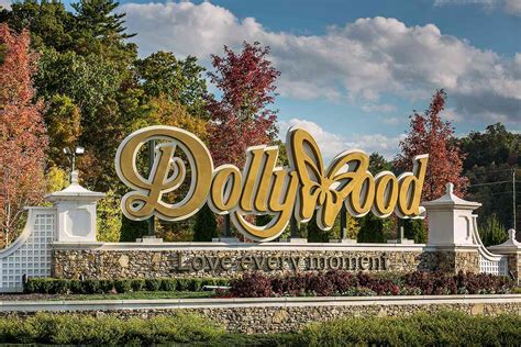 Dollywood to Pay Tuition, Textbook Costs for Workers at Tennessee Park