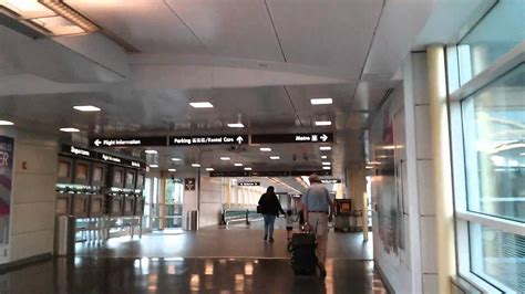 Ronald Reagan Airport Metro Station - Washington DC Metro Yellow/Blue ...