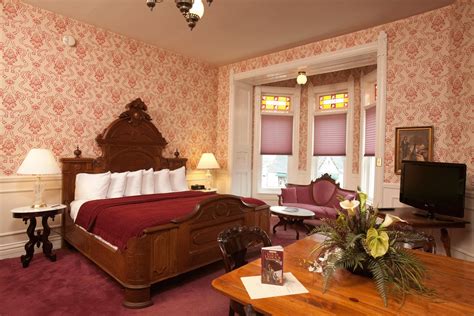 Premium Guestroom - Strater Hotel