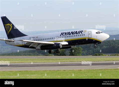 Ryanair Boeing 737-200 landing at Bristol International Airport ...