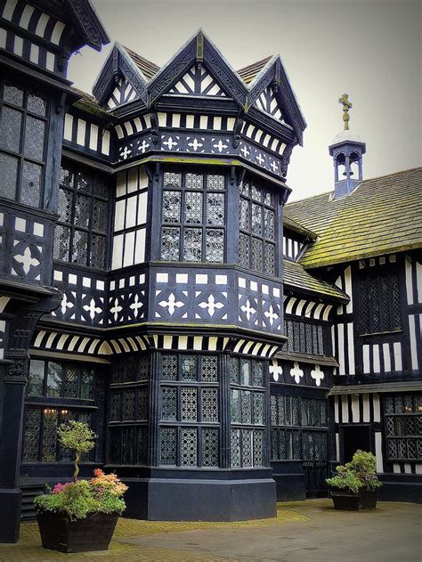 Historic Tudor houses along Mill Street in Warwick - Warwick is the ...