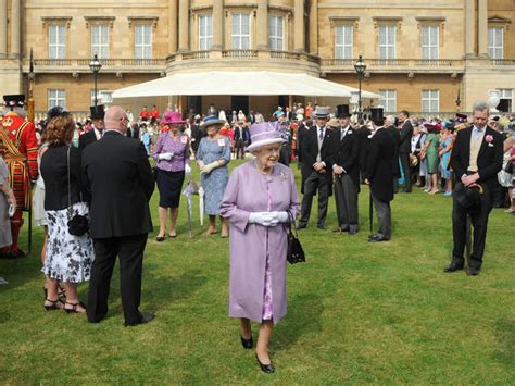 Buckingham Palace garden party - Photo 1 - CBS News