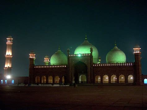 Top 10 beautiful Mosques to visit around the world - British Muslim ...