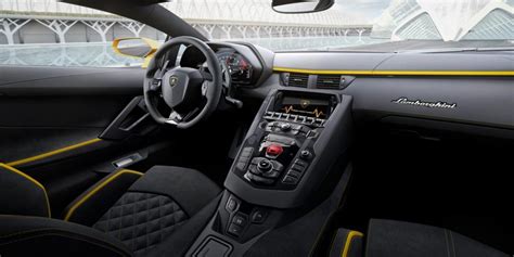 lamborghini-aventador-s-interior - Mega Autos