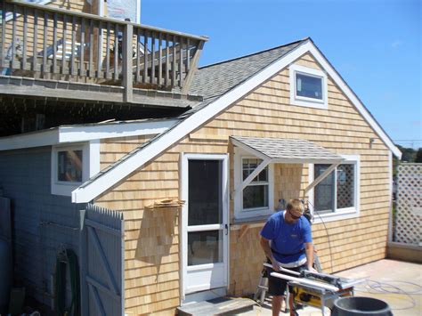 Cedar Shake Siding Cost in 2020: Pros & Cons of Cedar Siding