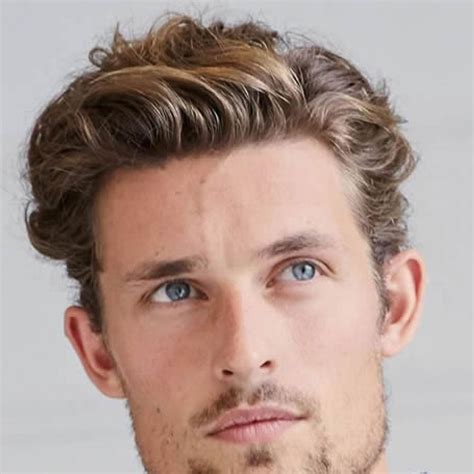 96 Curly Hairstyles & Haircuts For Men [2021 Edition]