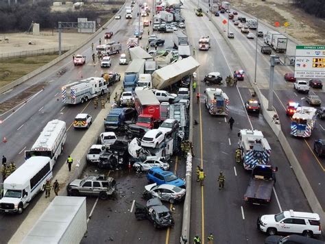 Texas Crash Involving More Than 100 Vehicles Kills 6 People - Newslibre