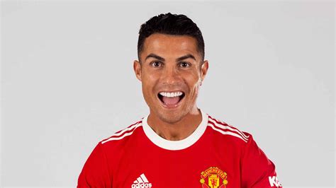 Exclusive first photos of Cristiano Ronaldo in new Man Utd kit for 2021 ...