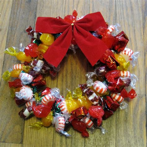 saruthdesigns: Candy Wreaths