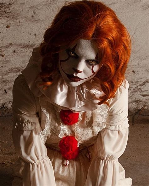 This Pennywise Cosplay From IT is Super Freaky - Media Chomp