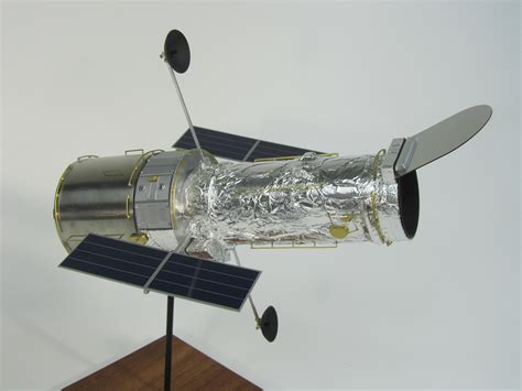 Hubble Telescope Model - KiwiMill