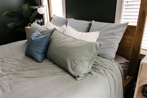 4 Simple king bed pillow arrangement ideas