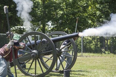 Civil war cannon firing | Paula R. Lively | Flickr