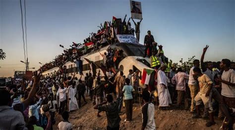 Sudan fears ‘ghost of civil war’ as explosions rock capital | World ...