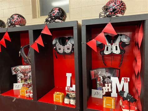 Senior Night - Locker room decoration | Locker room decorations ...