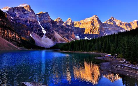 Banff Nationalpark , Kanada, Lake Louise, Berge, Bäume, blauer Himmel ...