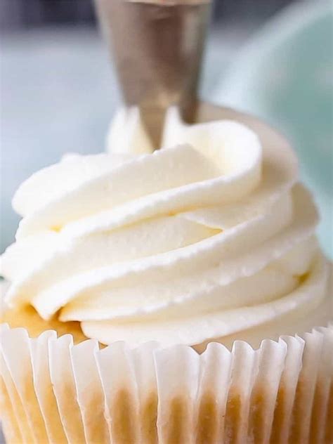 Whipped Cream Almond Frosting at Glenda Stevens blog