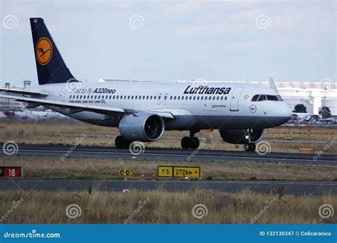 Lufthansa Airbus A320neo Plane Editorial Photography - Image of arrive ...