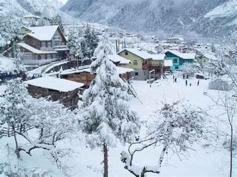 15 Places to visit to witness Snowfall in India - Weekend Thrill