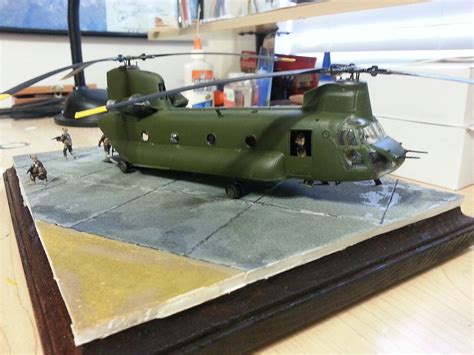 CH-47D Chinook Helicopter -- Plastic Model Helicopter -- 1/72 Scale ...