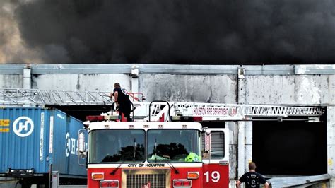 Warehouse fires: Fireground basics for firefighters