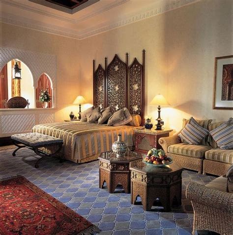 Amazing Moroccan bedroom ideas – bold colors and ornate accessories