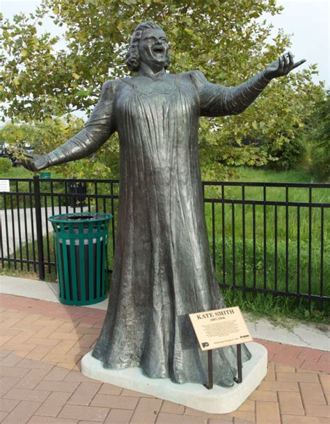 Kate Smith statue removed from outside Philly arena