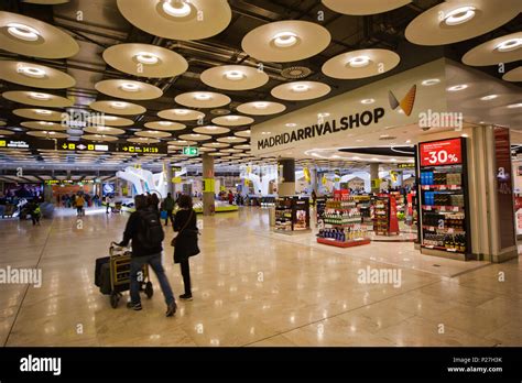 Shop duty free airport madrid hi-res stock photography and images - Alamy