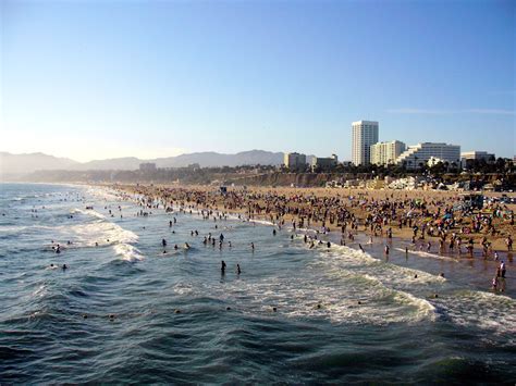 File:Santa monica beach dehk.jpg - Wikipedia