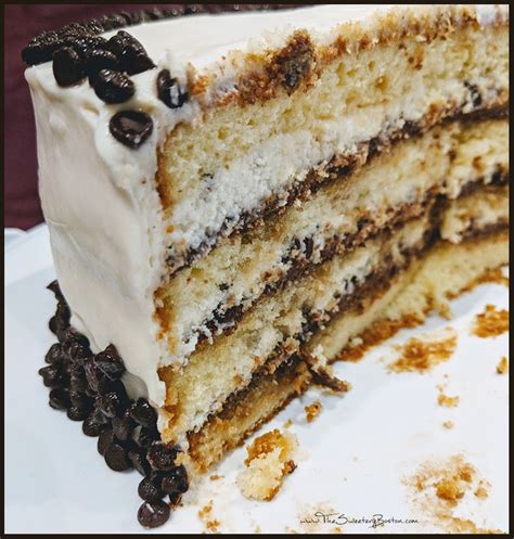 Chocolate Chip Cannoli Cake | Cannoli cake, Dessert recipes, Let them ...