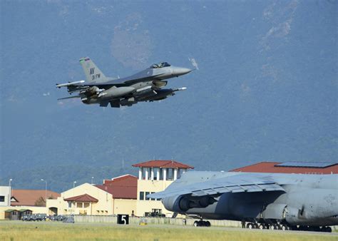 F-16 fighter jet crash kills pilot during training mission | IBTimes UK