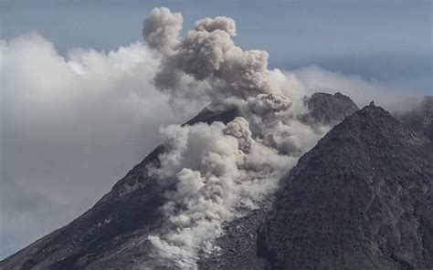 GUNUNG MERAPI MELETUS - SAHIH