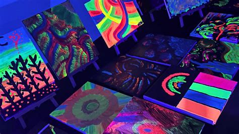 Art and Glow in the Dark offers neon painting classes in Melbourne