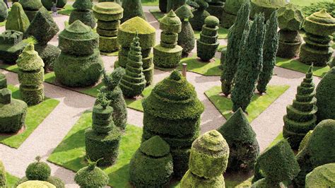 The amazing topiary of Friar Park – EBTS UK