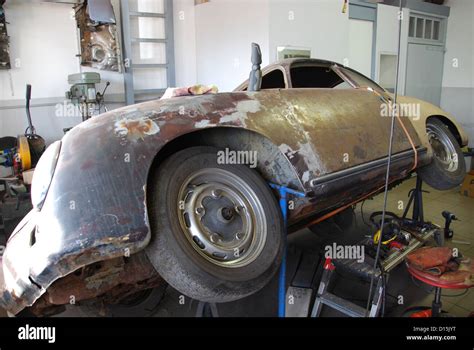 Porsche 356 restoration project Stock Photo - Alamy